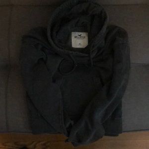 Hollister sweatshirt (xs); great condition